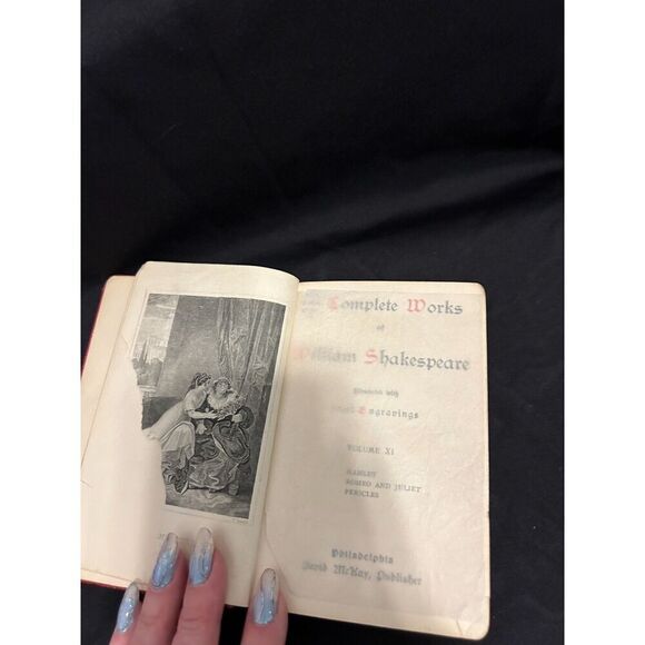 Antique Leather Bound Volume of Shakespeare 1920's Vintage - Picture 6 of 15